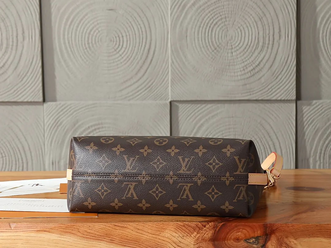 LV chain bag, shoulder crossbody model Image 7 LV chain bag, shoulder crossbody model Image 7