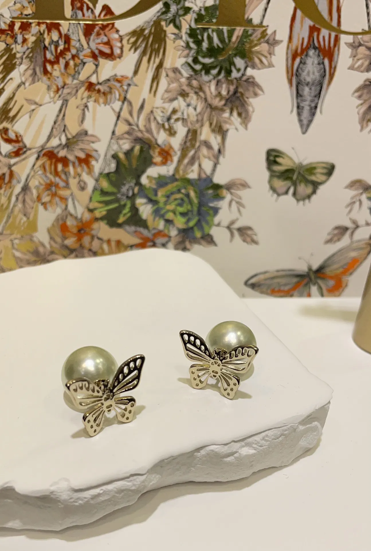 Dior 金色珍珠耳钉 复古款