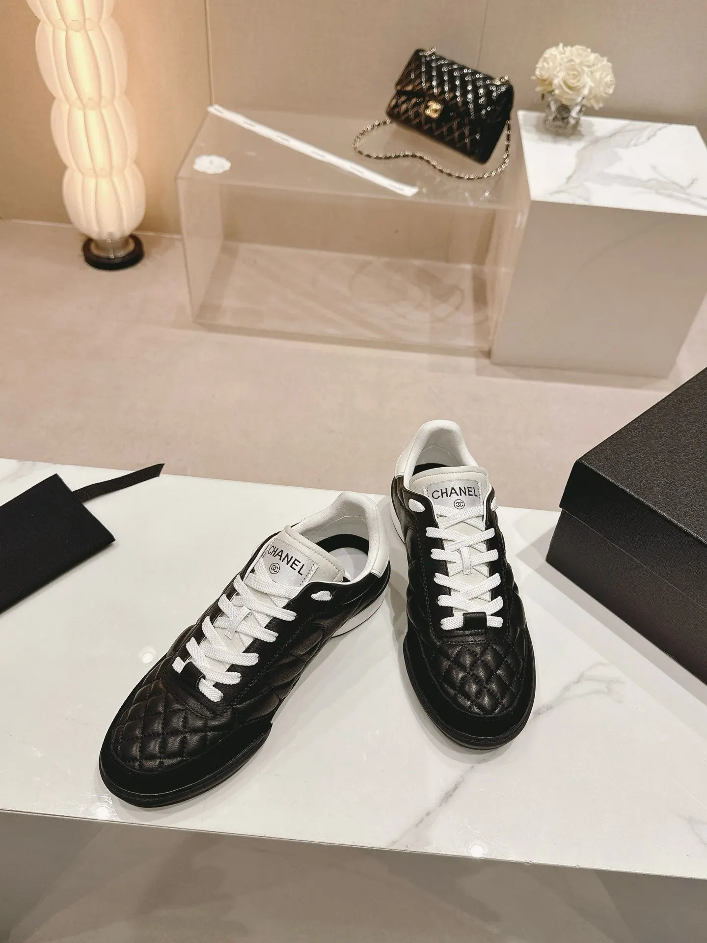 CHANEL 黑白拼色羊皮休闲鞋 厚底低帮款