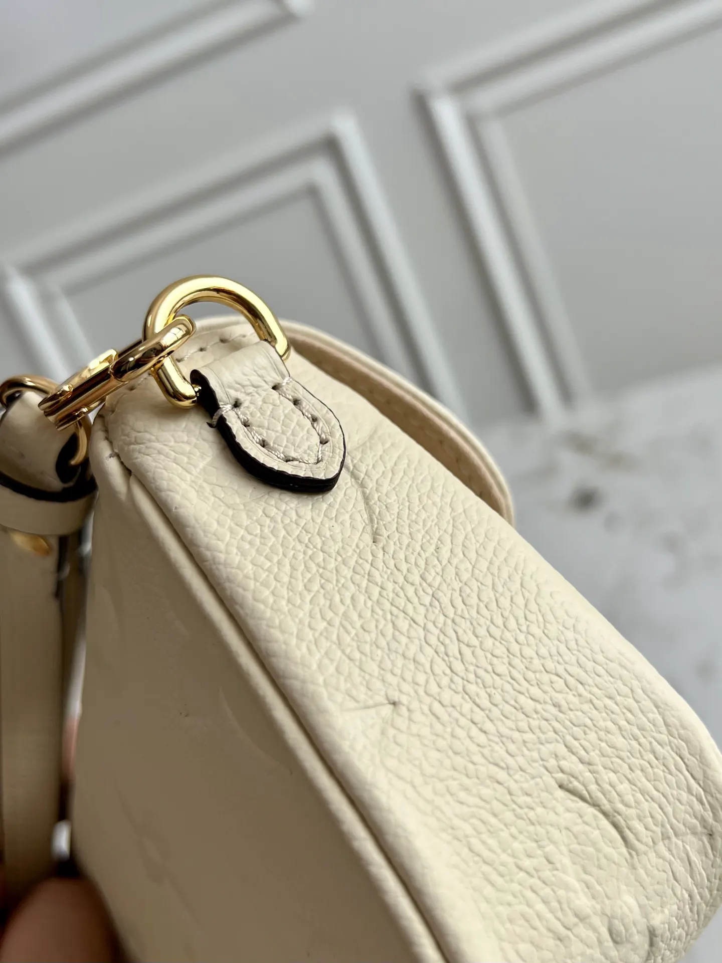 Louis Vuitton M82210 白色 Monogram 链条包