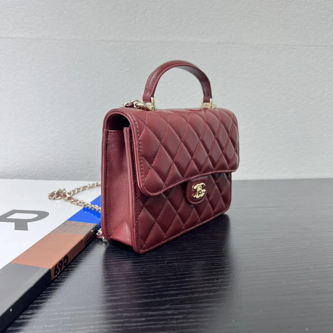 CHANEL 酒红色小牛皮手提包 金链款
