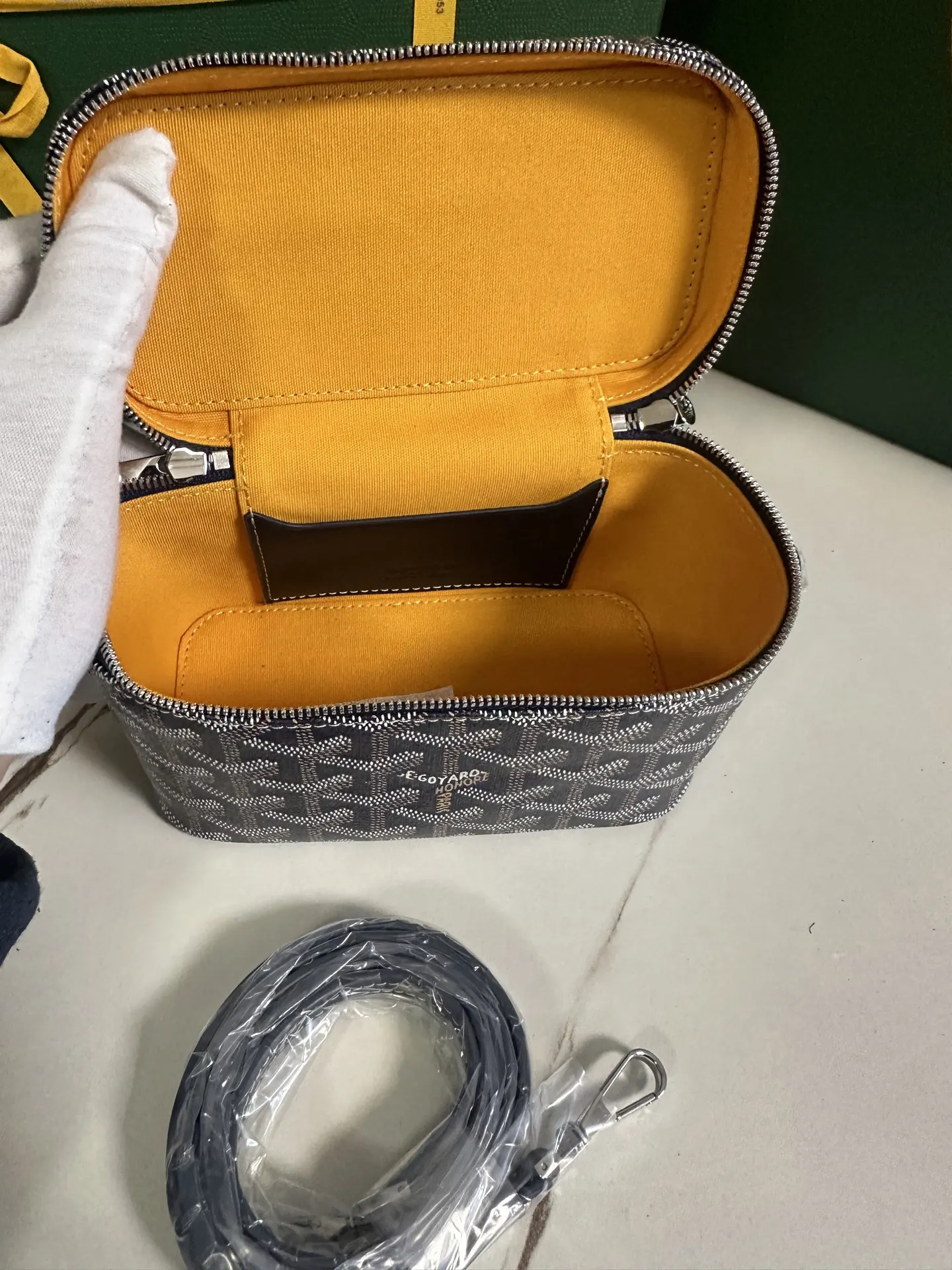 Goyard Yellow Cosmetic Pouch Leather Image 7 Goyard Yellow Cosmetic Pouch Leather Image 7