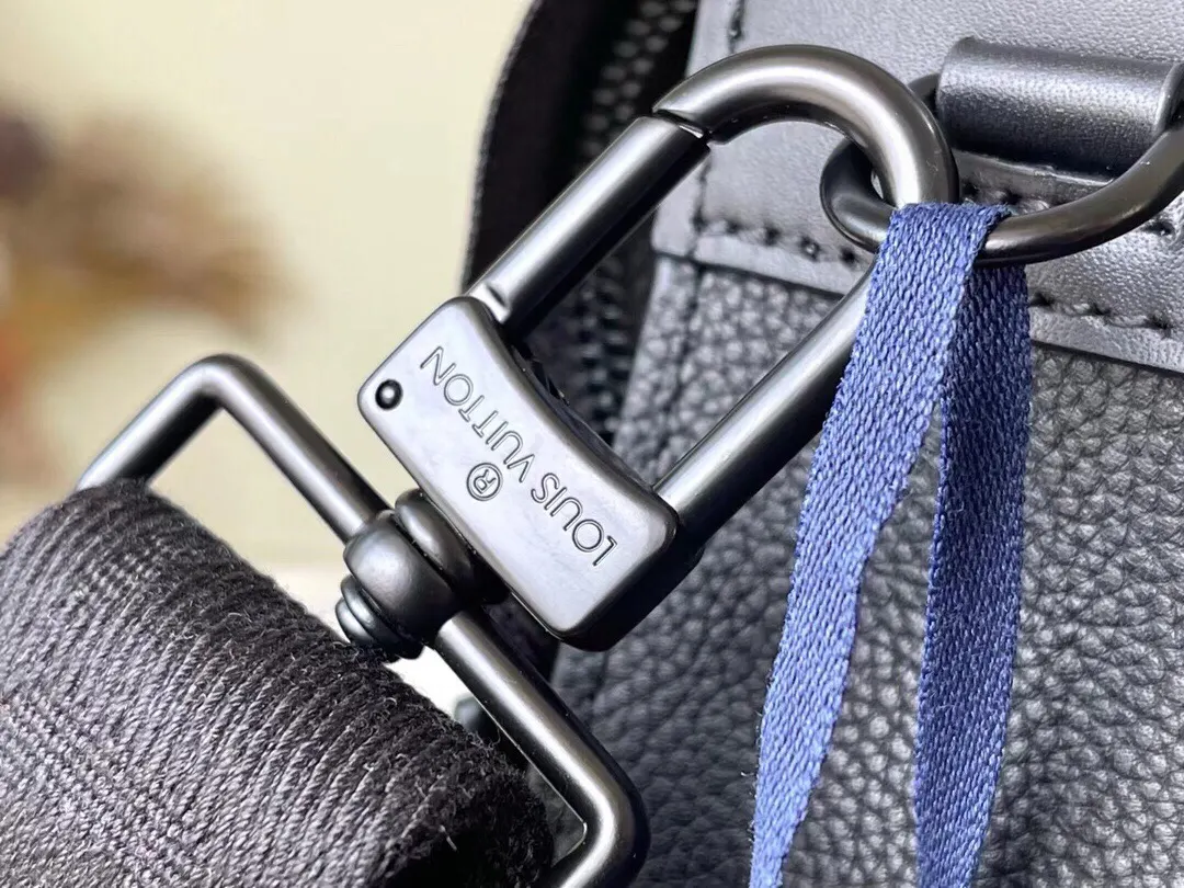 LV Pochette 郵差包(數字8) LV Pochette 郵差包(數字8)