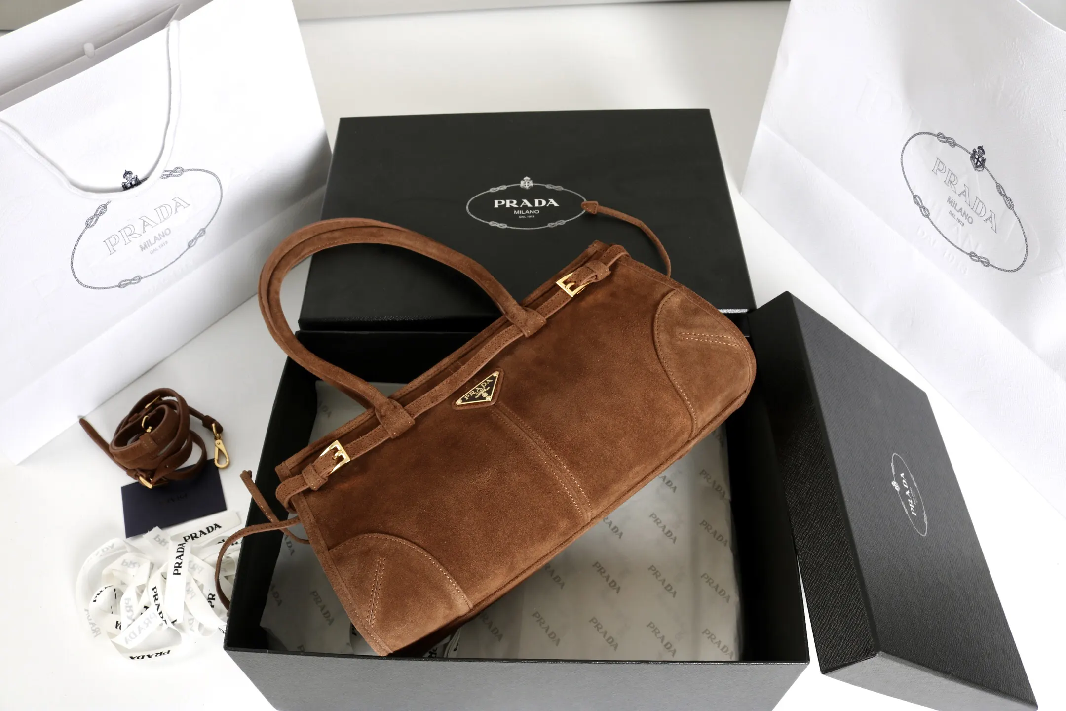 Prada 漆皮 斜挎包