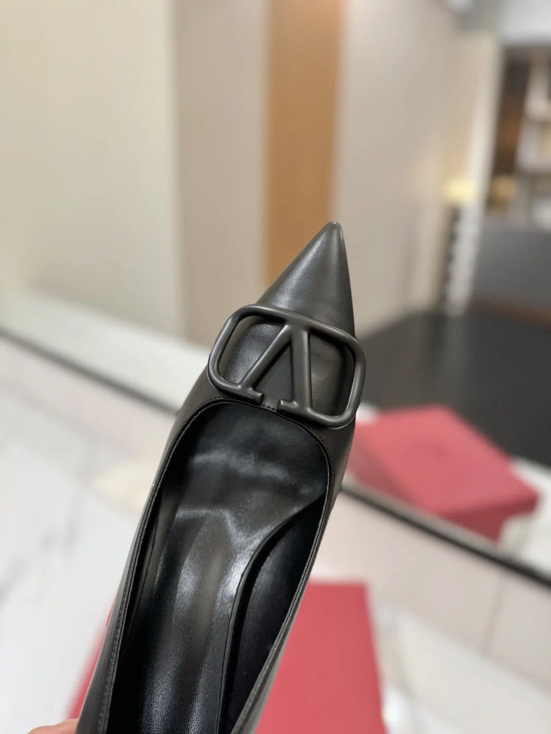 Valentino 金色 平底鞋 通勤约会款