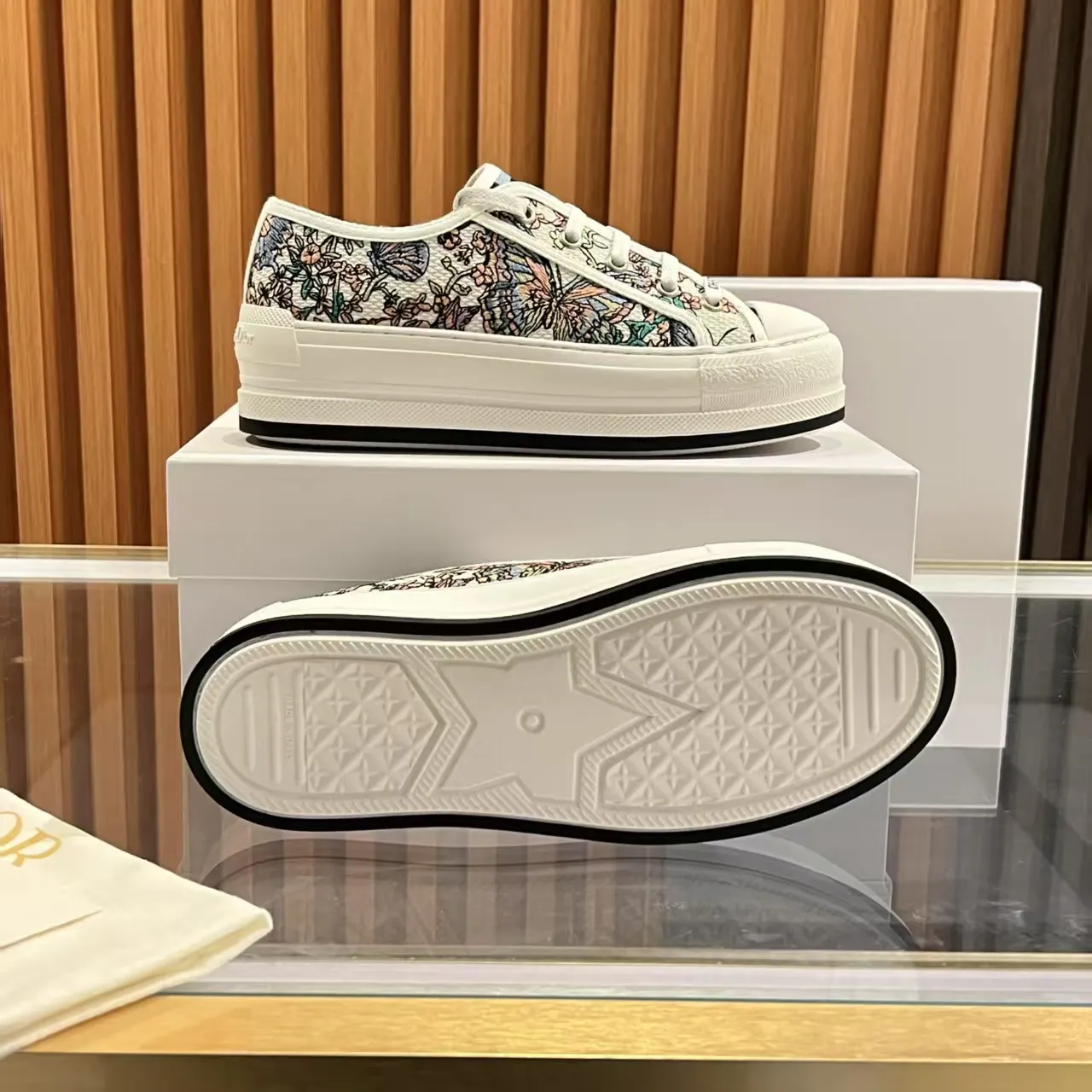 Dior 运动鞋(數字8) Dior 运动鞋(數字8)