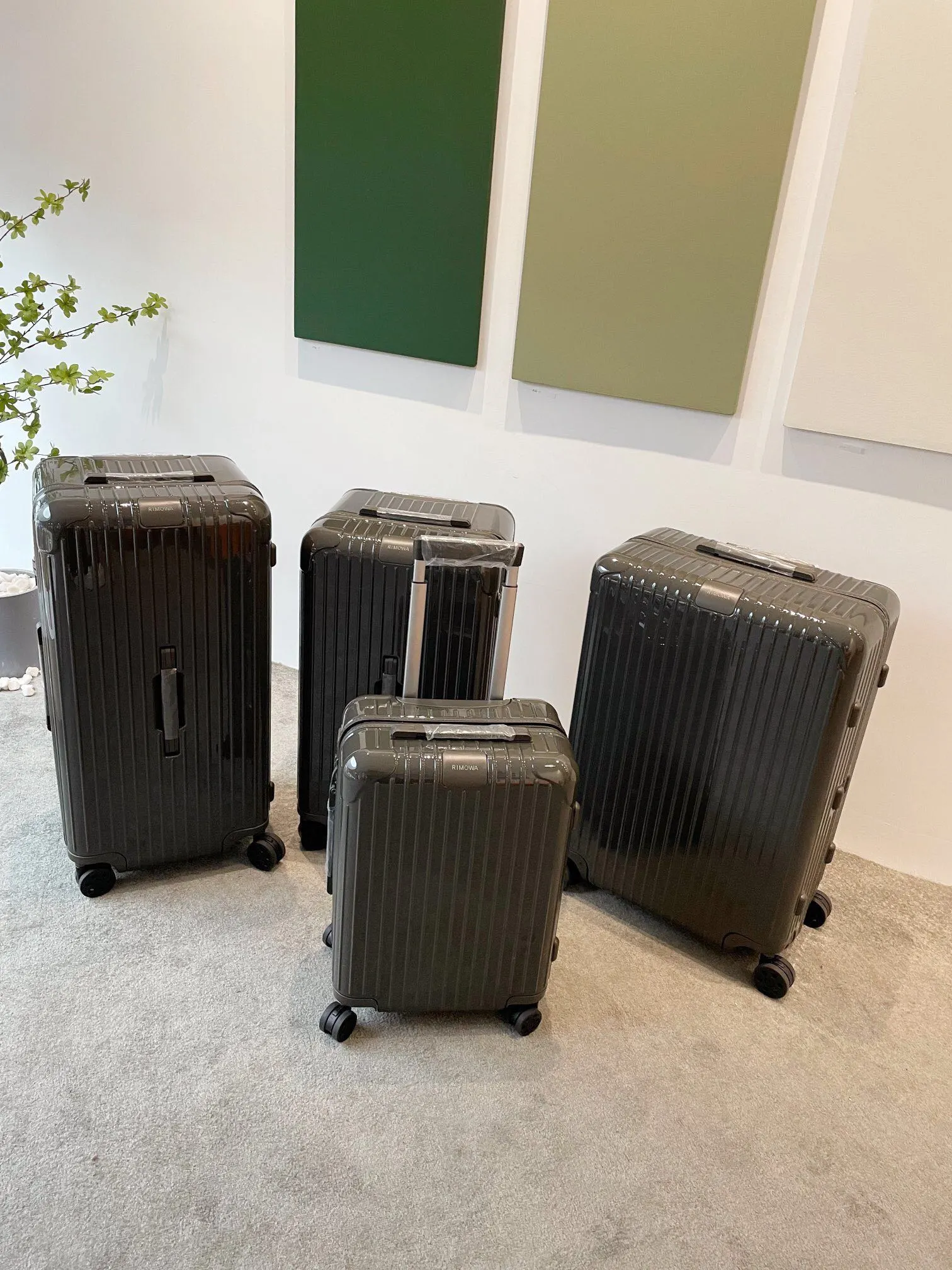 黑色 白色 Rimowa日默瓦旅行箱 拉杆箱 RIMOWA 日默 行李箱 旅行拉杆款 輕便出行款(數字9) 黑色 白色 Rimowa日默瓦旅行箱 拉杆箱 RIMOWA 日默 行李箱 旅行拉杆款 輕便出行款(數字9)