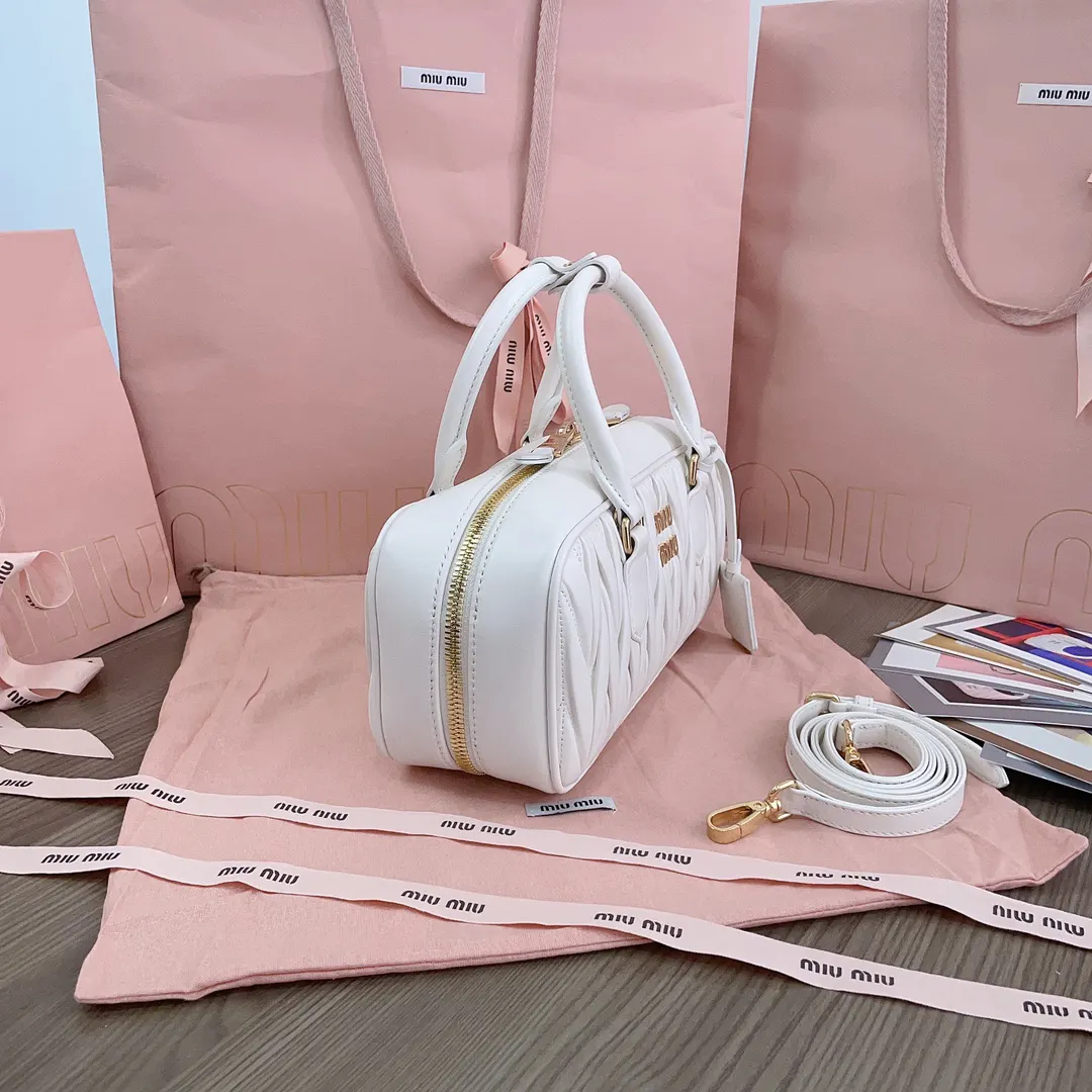 Miu 羊皮 斜背包 輕便斜挎款