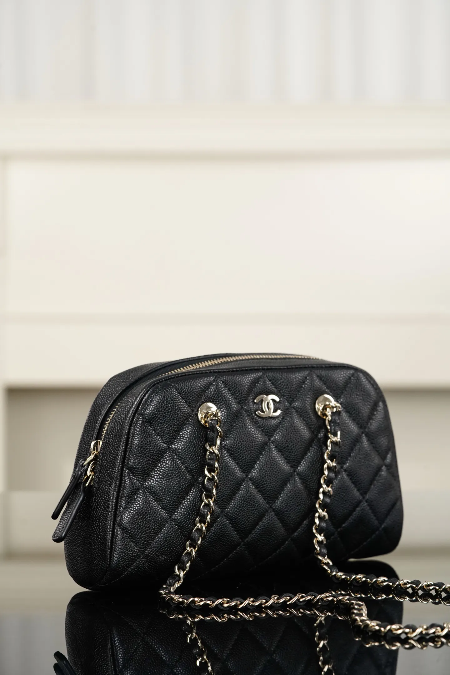 Black Gold Chain Bag Classic