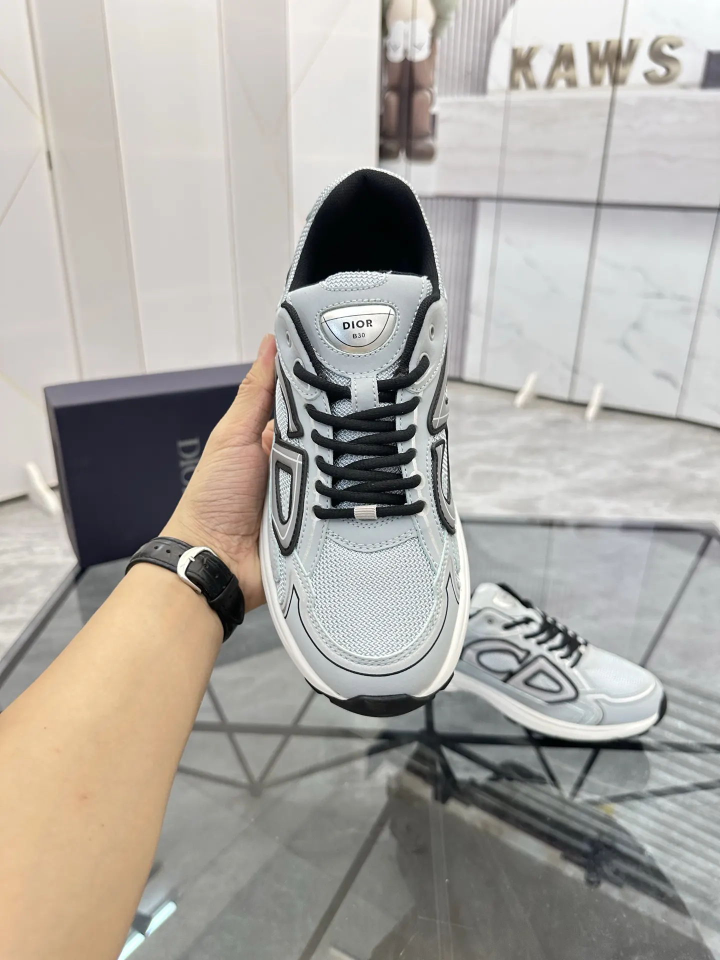 Dior 黑白拼色牛皮运动鞋 鞋面细节