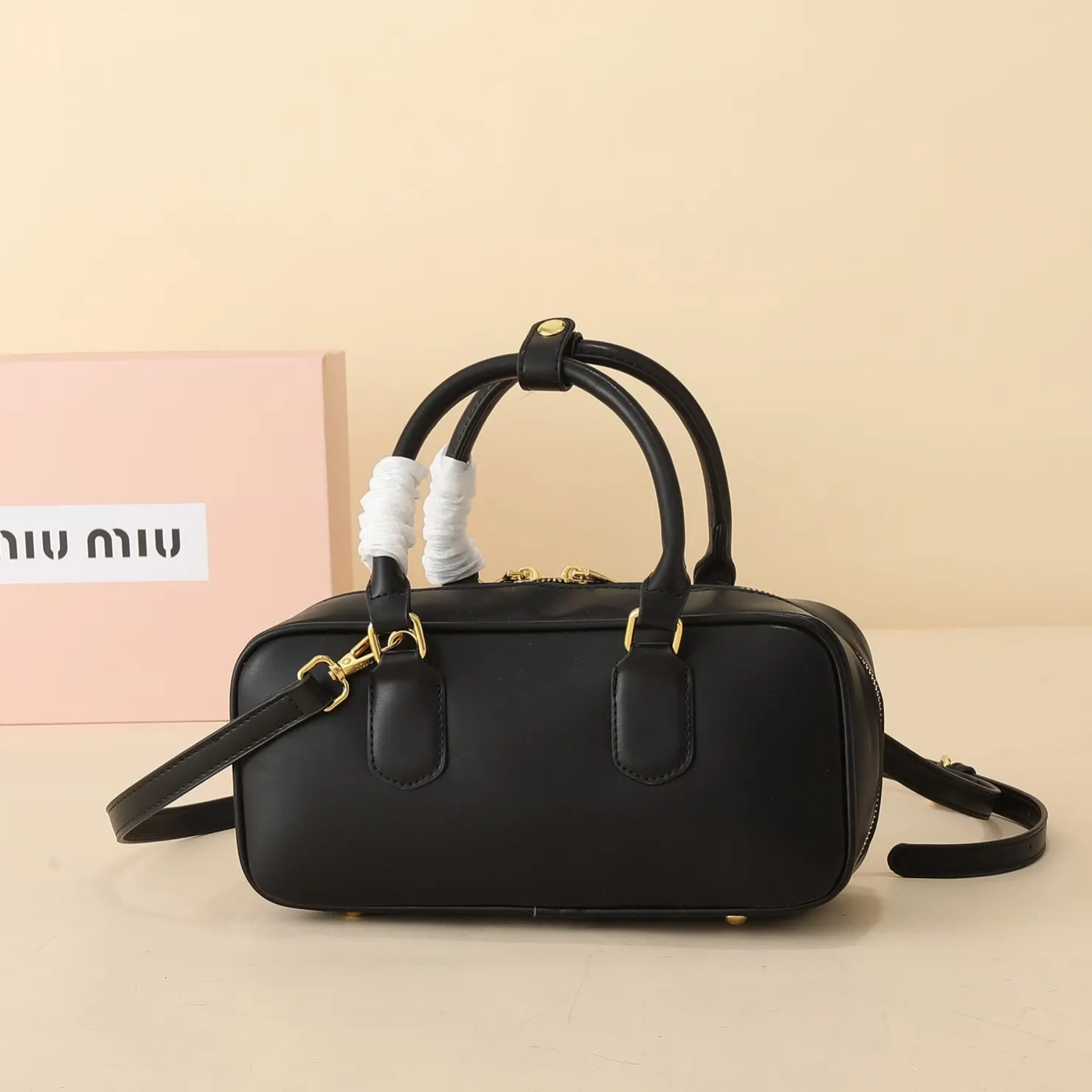 Miu 黑色 斜背包 輕便斜挎款