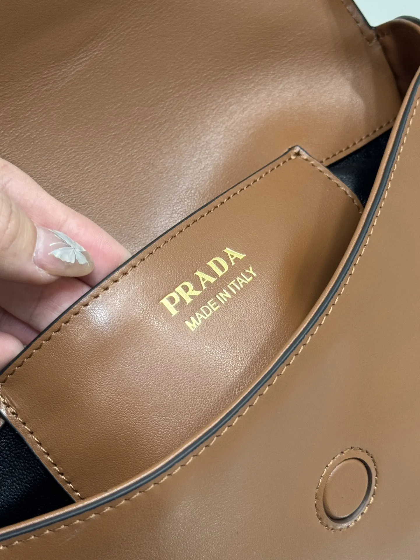 PRADA 牛皮 羊皮 斜挎包 日常通勤款