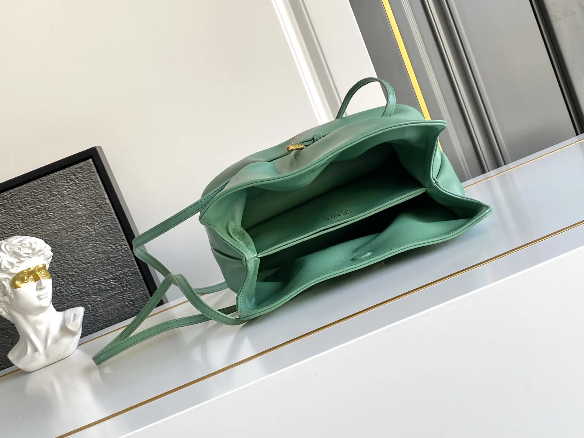 Prada 1BG586 皮革 单肩包
