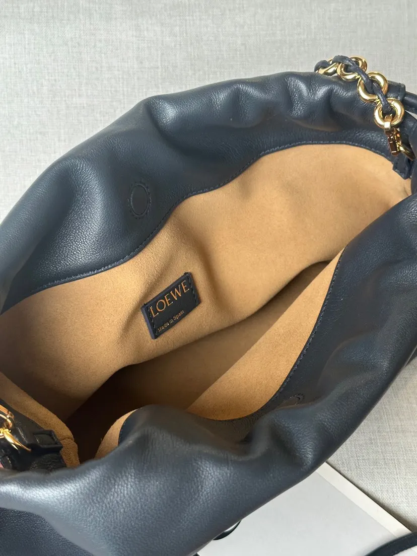 Loewe 羊皮 手袋为新 特别系列作品 鏈條包 精致鏈條款