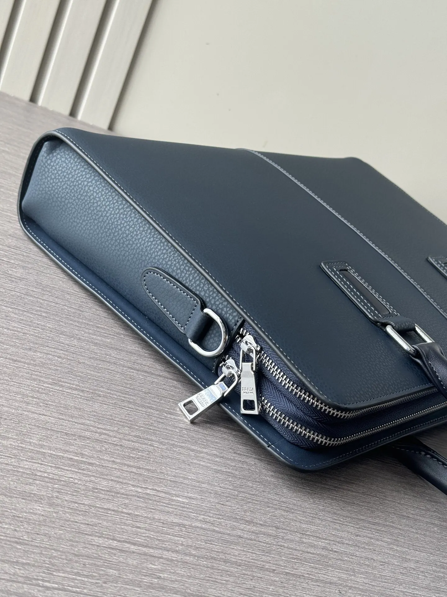 Prada 黑色 藍色 小牛皮 公文包 商務通勤款
