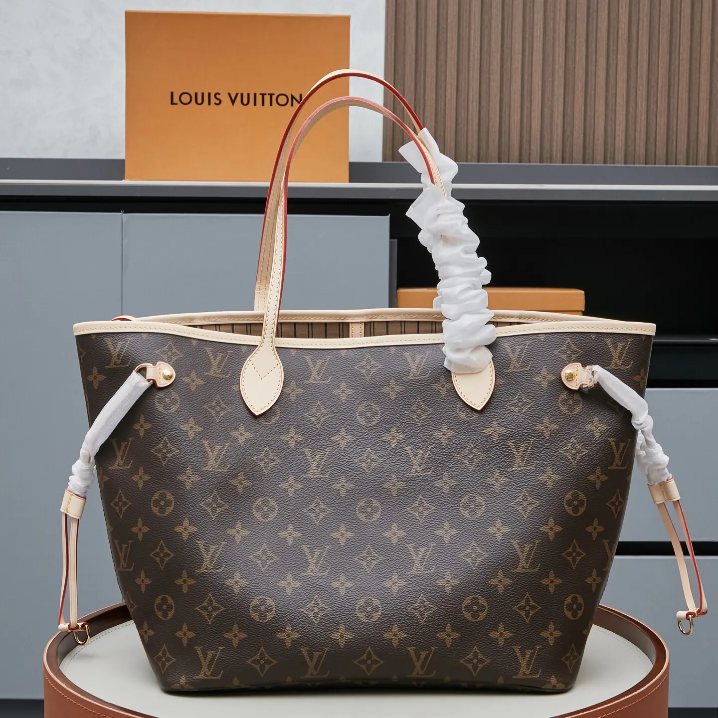 LV Neverfull 帆布 手拿包 精致手拿款