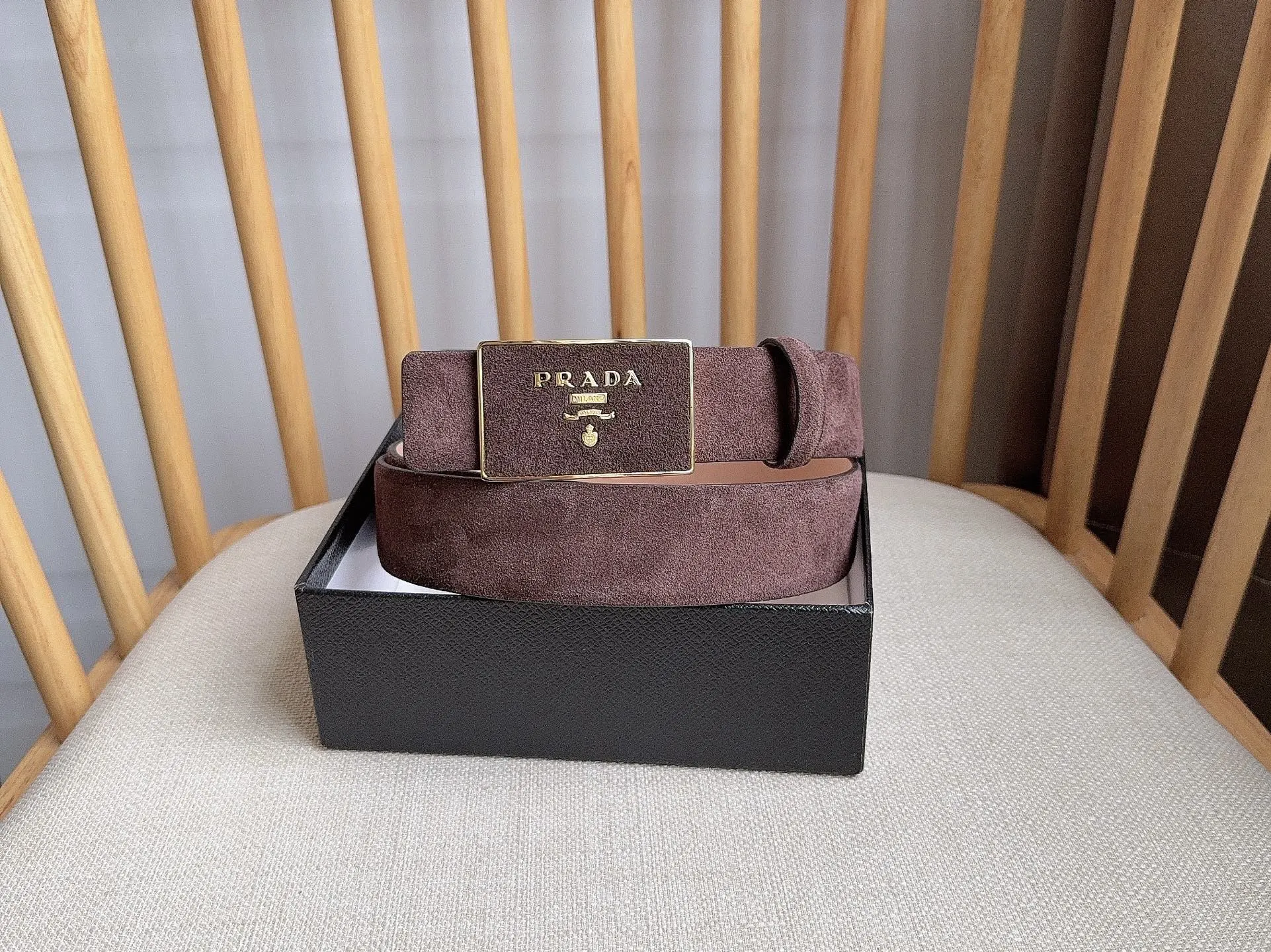 Prada 牛皮 腰带 通勤搭配