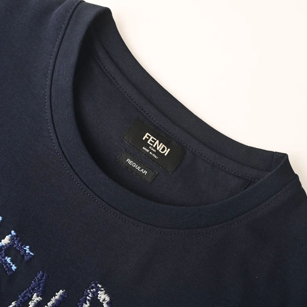 Fendi 藏青 字母 刺繡 短袖T恤 日常百搭款(數字5) Fendi 藏青 字母 刺繡 短袖T恤 日常百搭款(數字5)