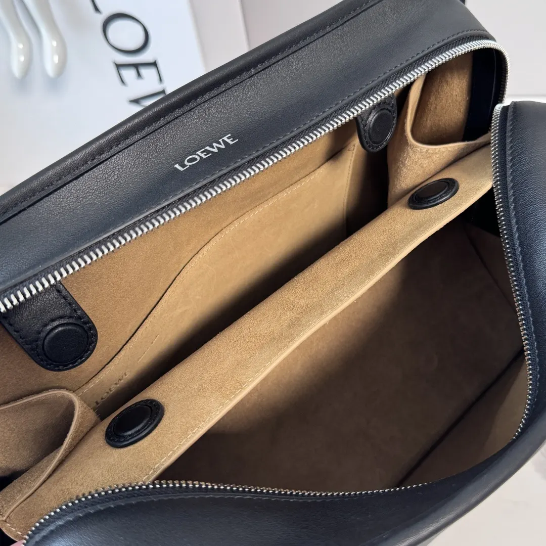 Loewe 牛皮 斜挎包 轻便斜挎款