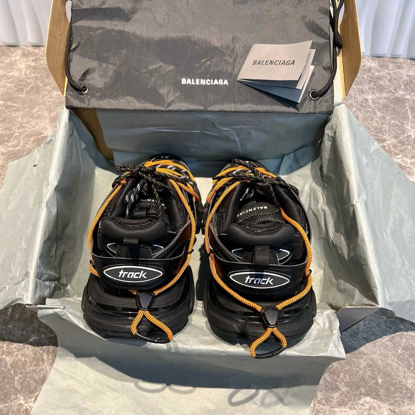 Balenciaga 單肩包 日常搭配
