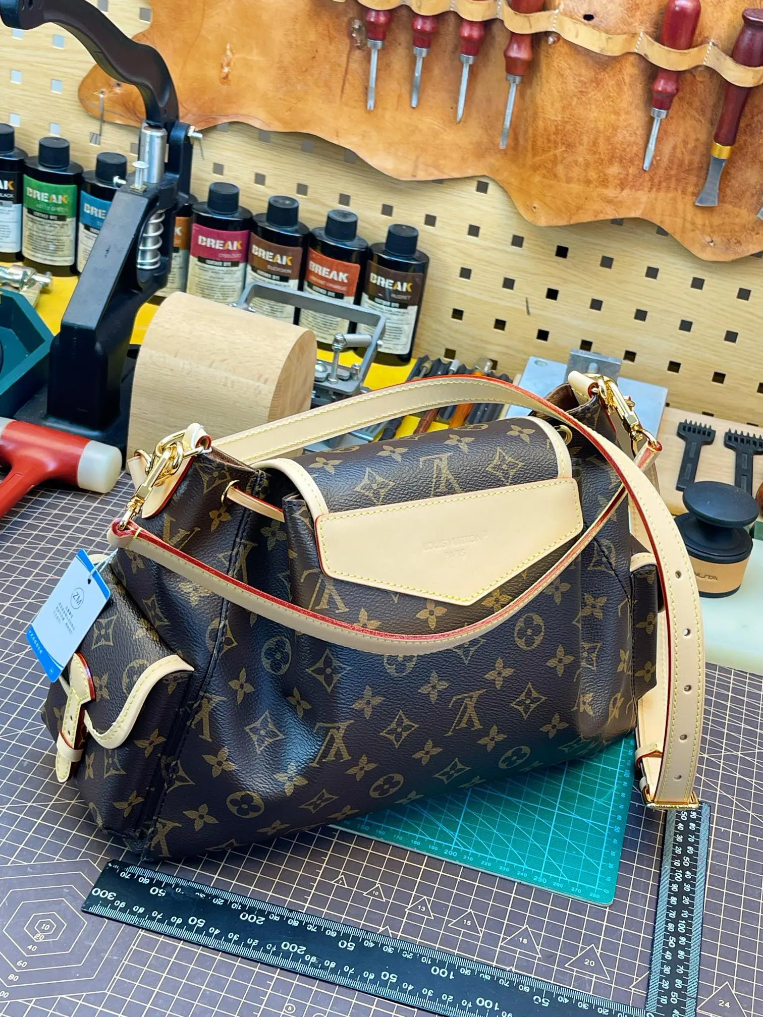 LV 牛皮 雙肩包 实用雙肩款