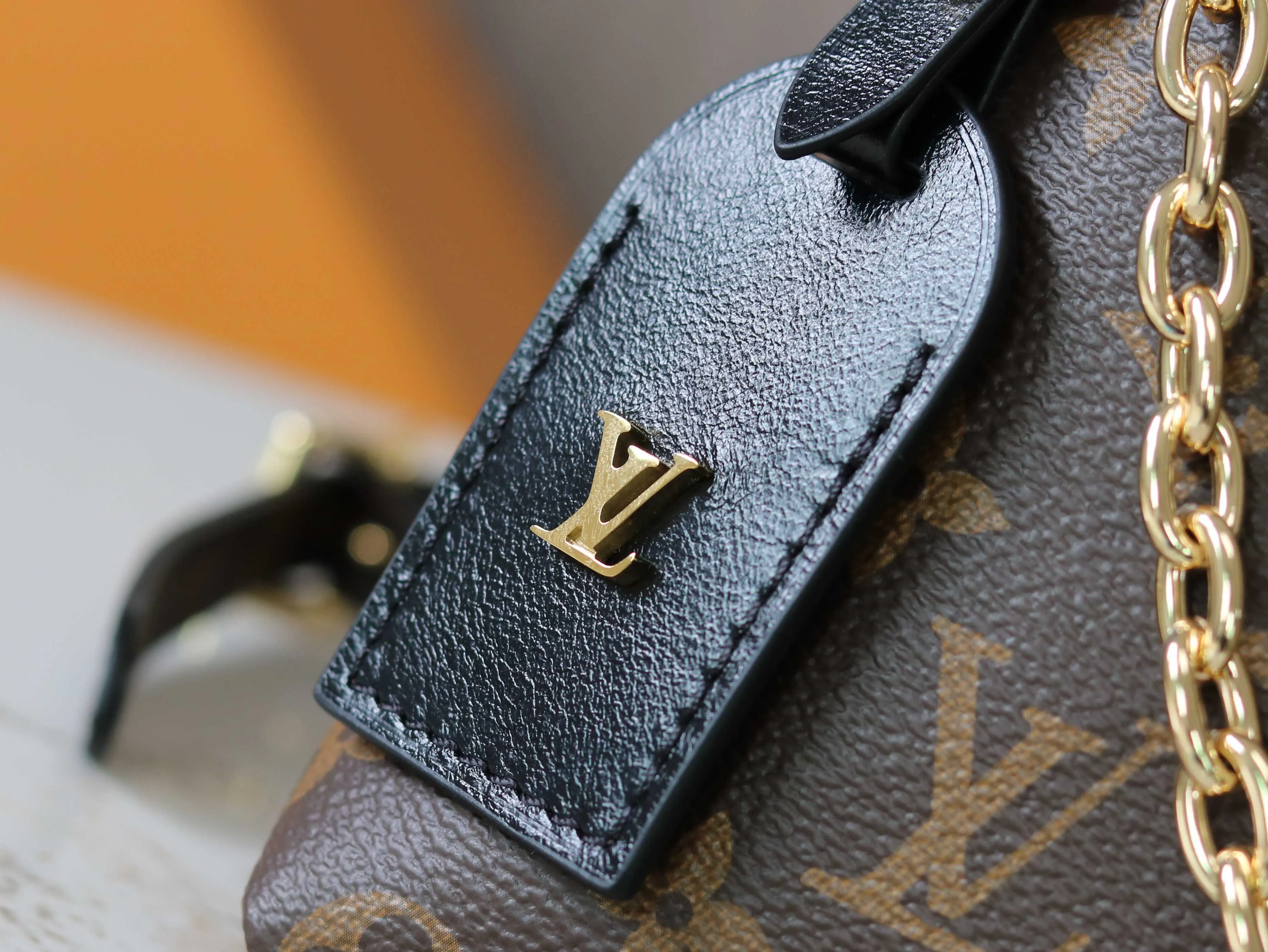 LV classic Monogram, chain bag, shoulder messenger model Image 6