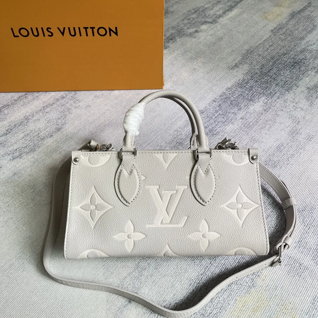 LV 牛皮 内外隔层可有序收納日常所需 紧凑构型方便以多种方式背 鏈條包 精致鏈條款