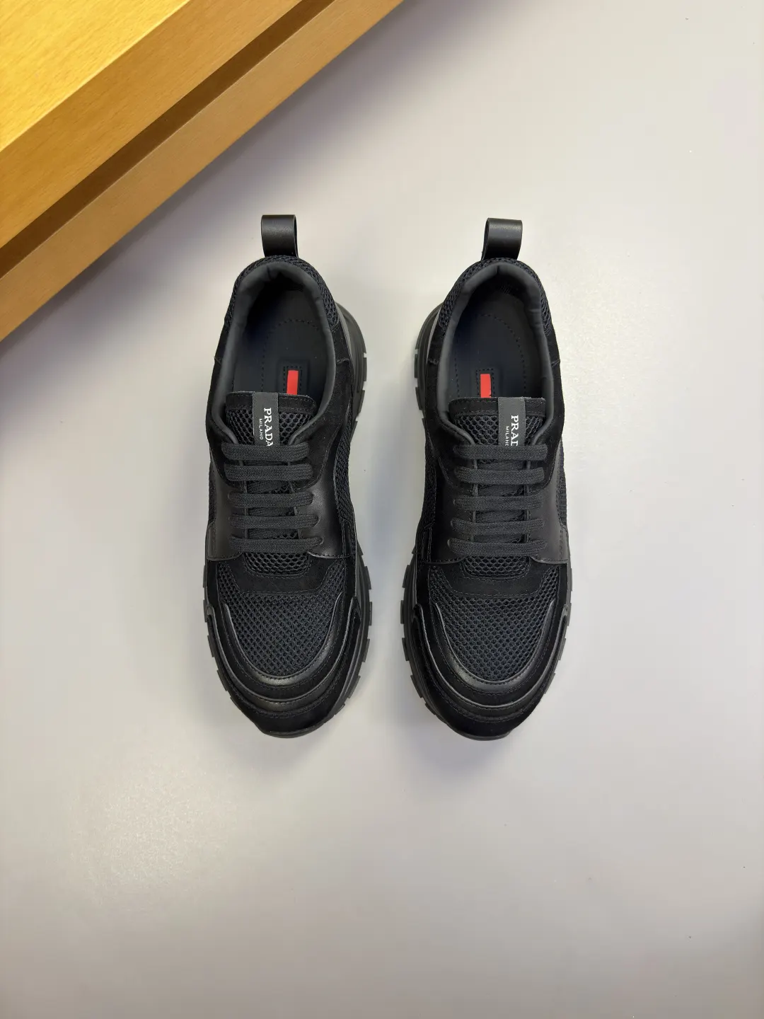 Prada 牛皮 帆布 Logo 运动鞋 休闲运动