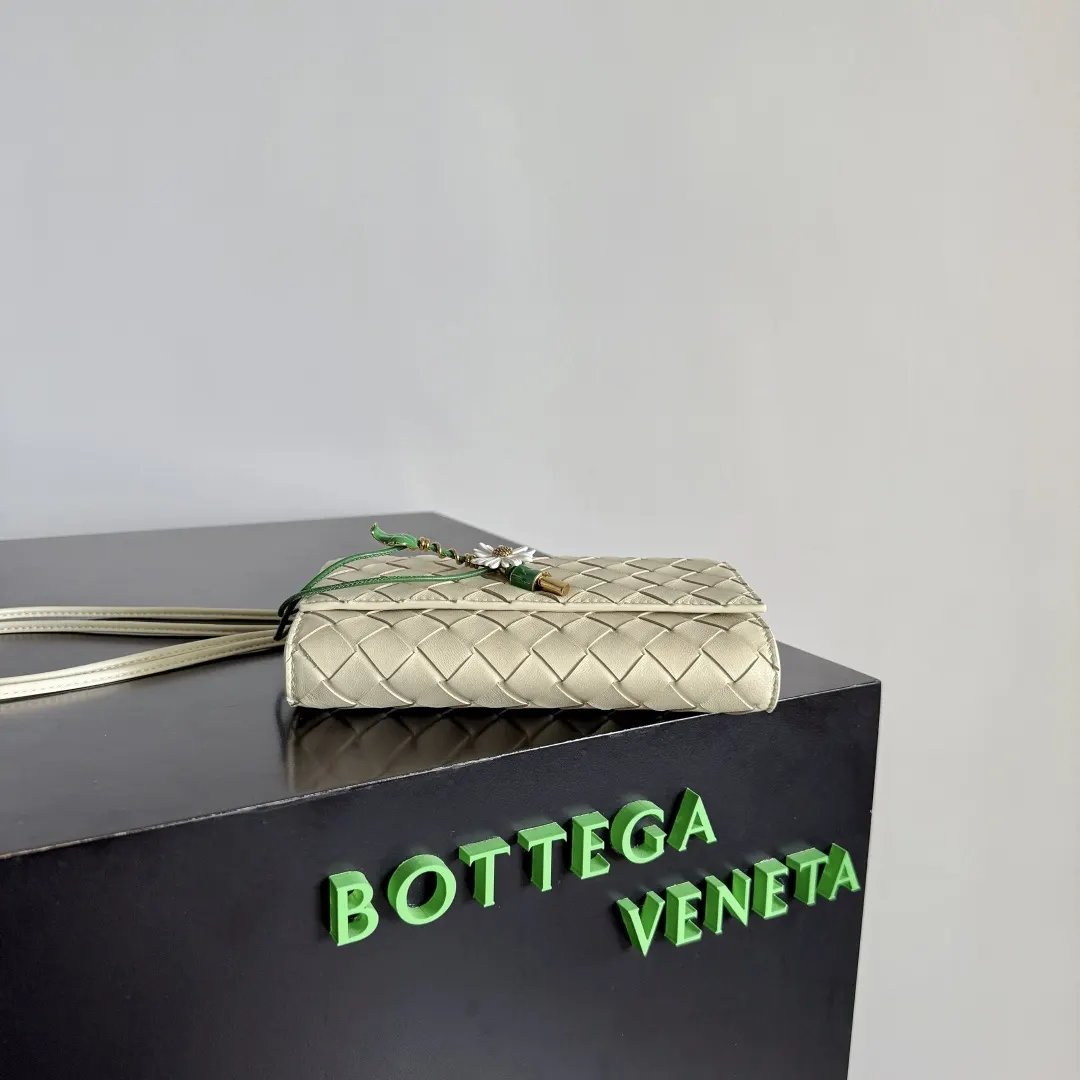 Bottega Veneta 皮革 手拿包 精致手拿款