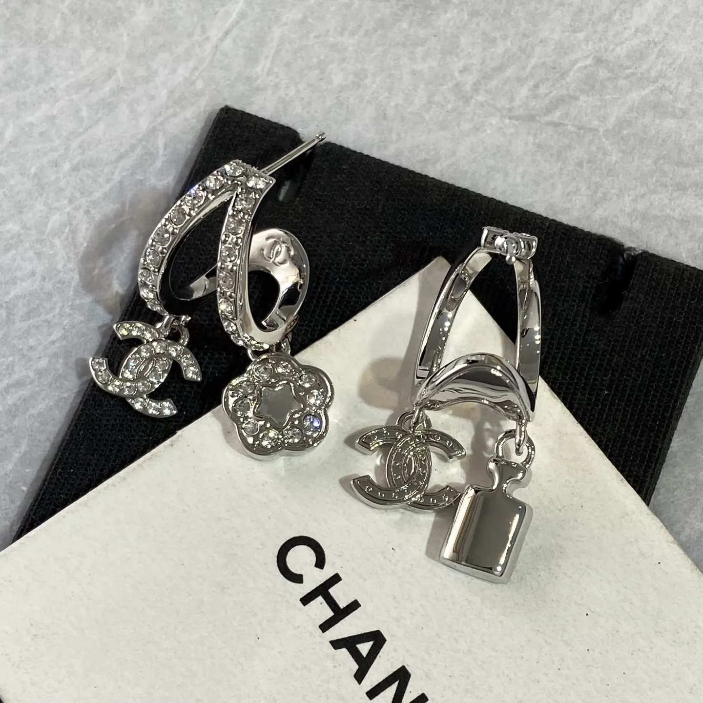Chanel 双C 四叶草 耳环 优雅耳饰