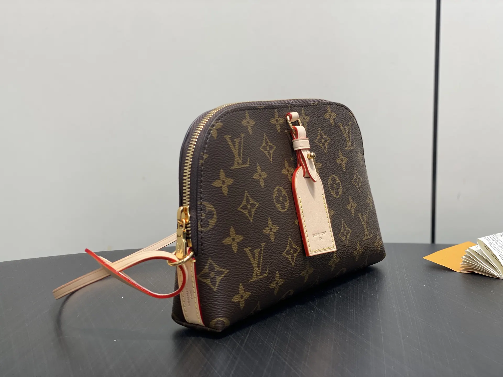 Gold Monogram Hobo Shoulder Bag Vintage Leather