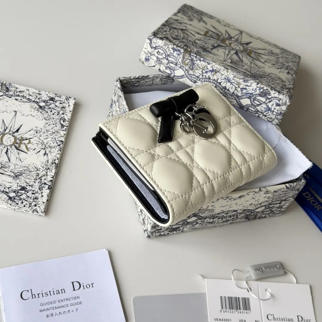 Dior 白色羊皮蝴蝶结化妆包 手拿款