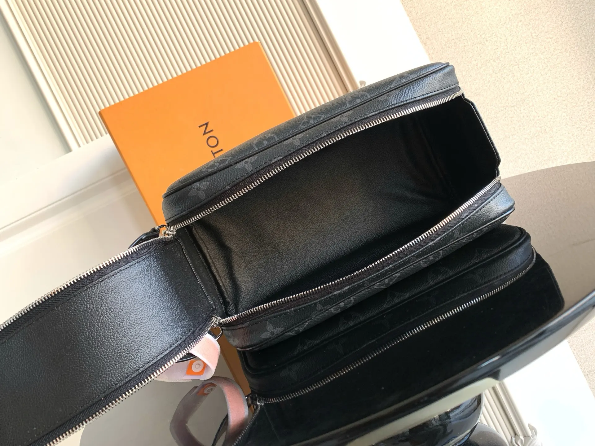 Louis Vuitton Organizer Pouch Travel Leather Image 9 Louis Vuitton Organizer Pouch Travel Leather Image 9