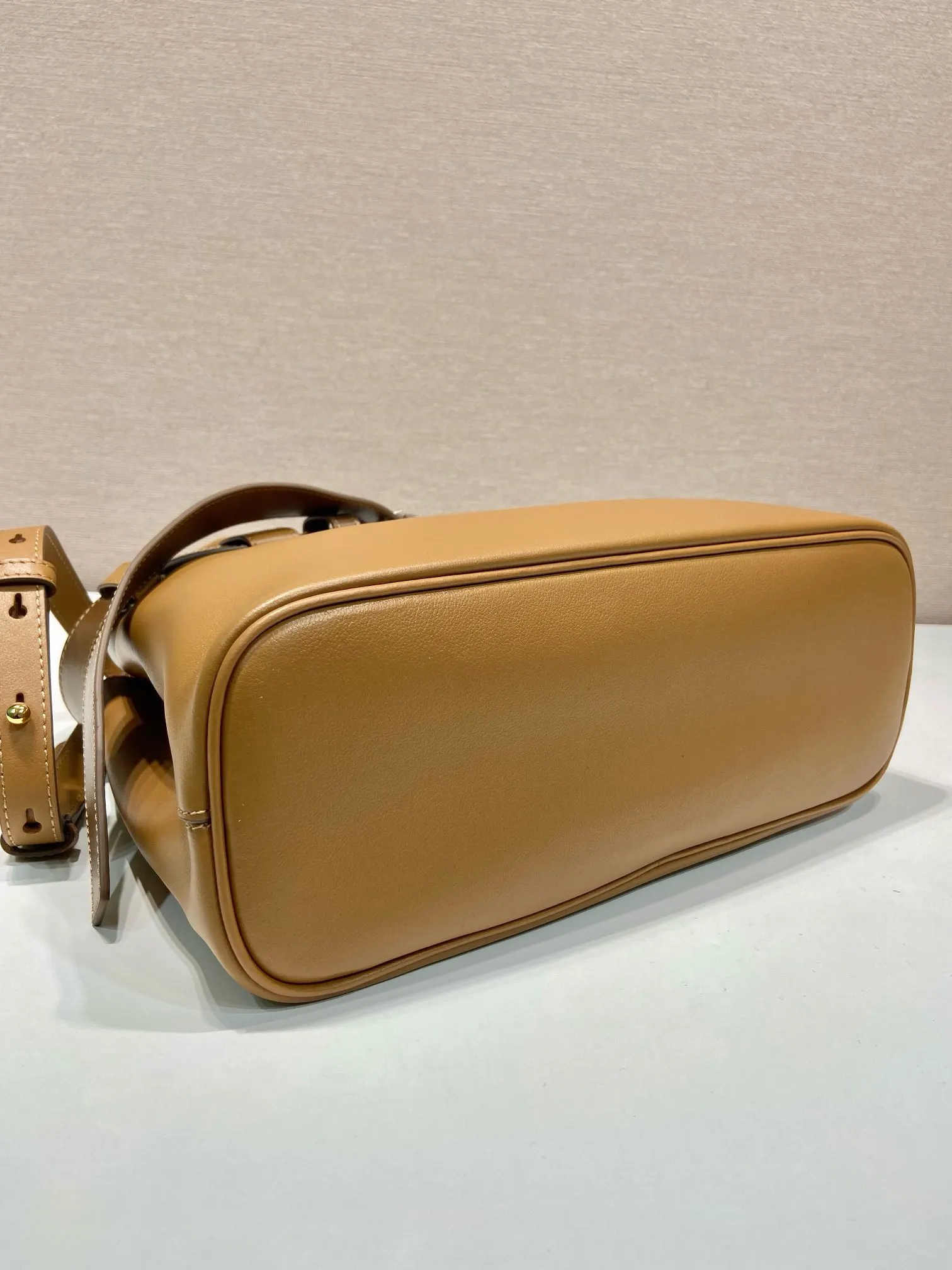 Prada 牛皮 羊皮 手提包