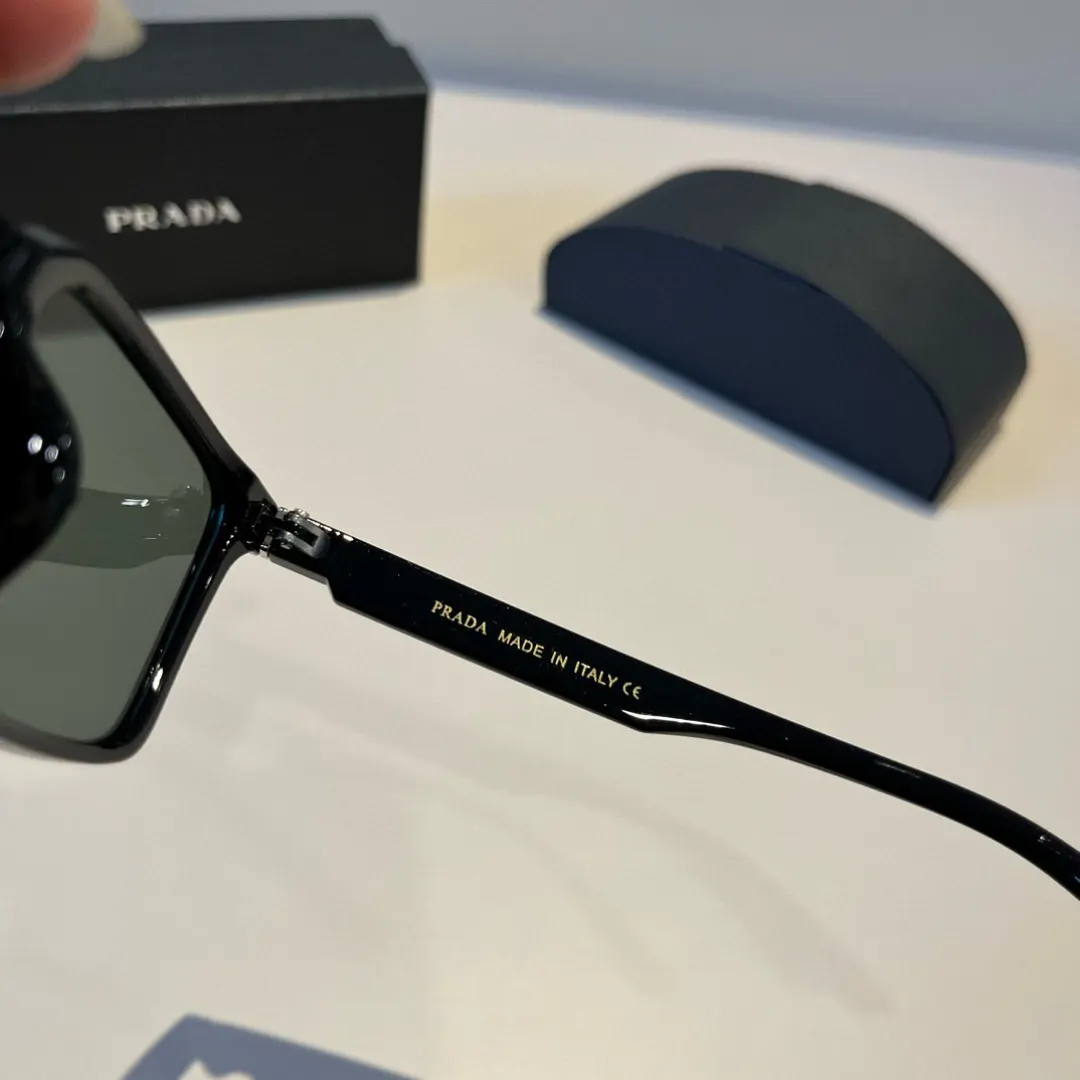PRADA 太阳眼镜 时尚遮阳款