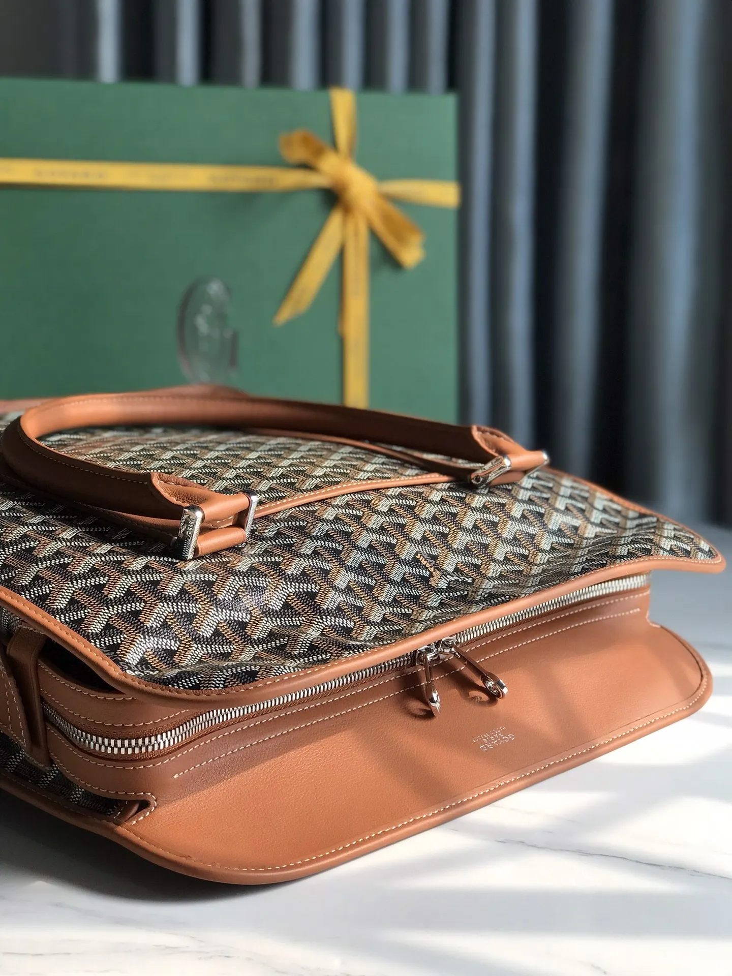 Goyard 皮革 Bourgogne竖款公文包 重新演绎了 商务通勤款