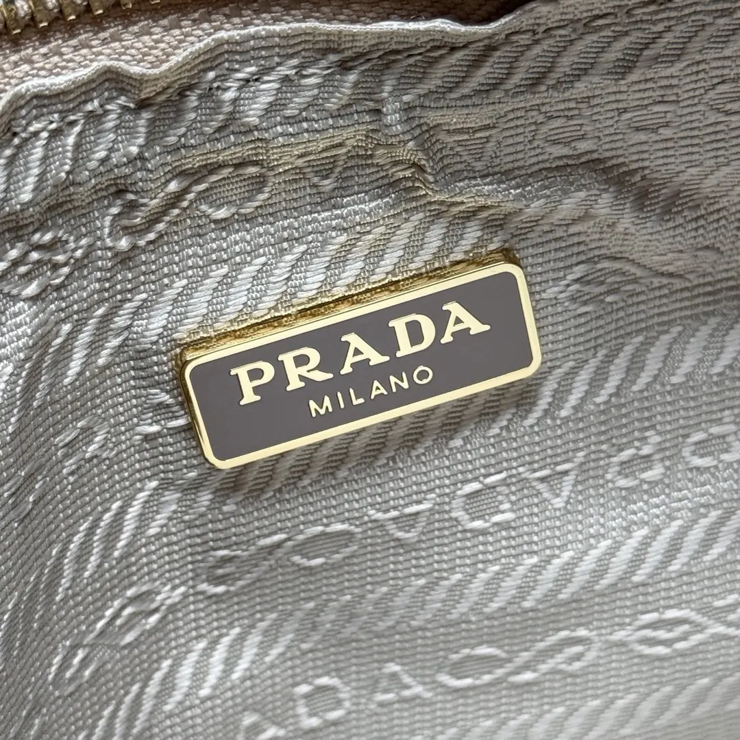 PRADA 卡其色Re-Nylon链条Hobo腋下包 小包组合款