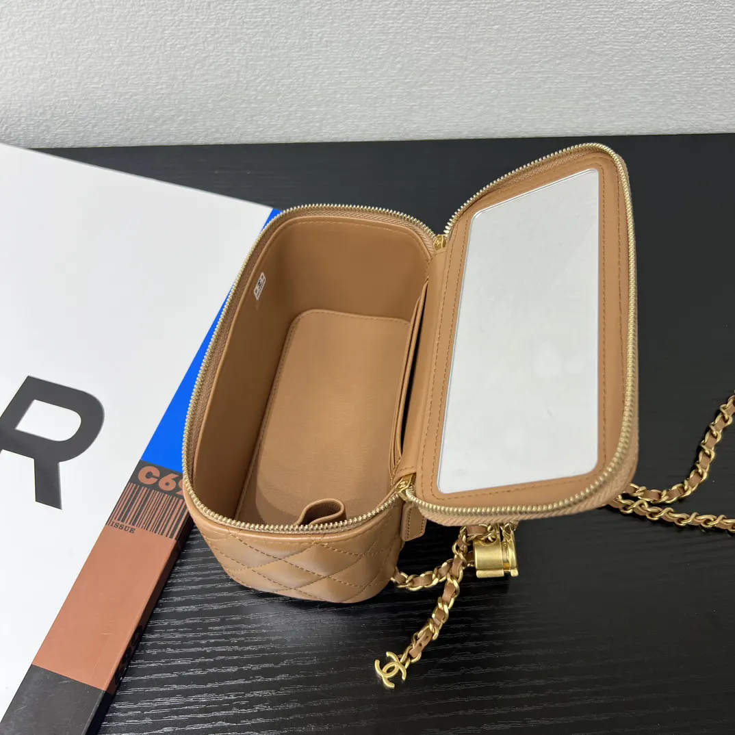 CHANEL 棕色小羊皮菱格链条包 金链翻盖款