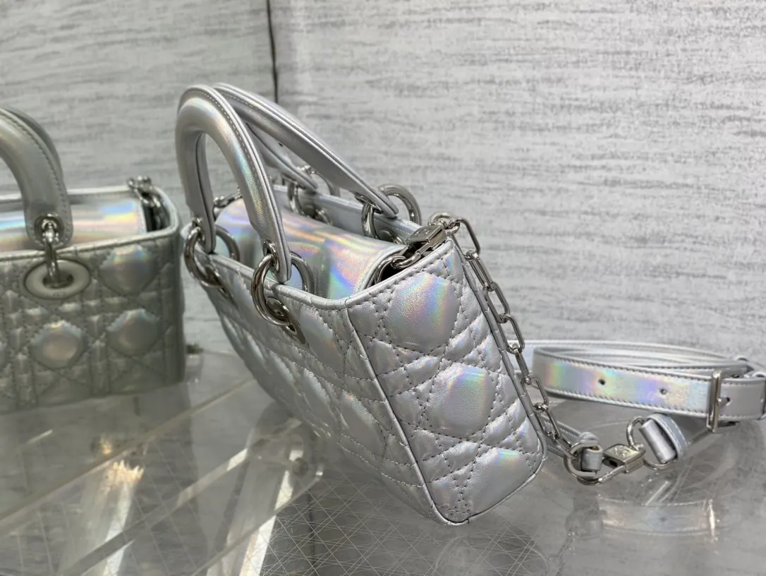 Dior 羊皮 进口 羊皮 内里采用 真羊皮绒横款戴妃包镭射银小 手提包 通勤手提款