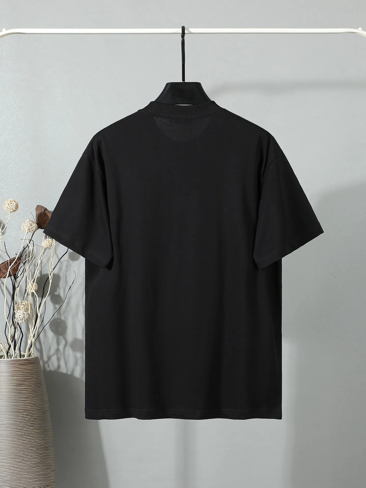 Fendi 2026 Spring Summer Logo Embroidery Short Sleeve T-Shirt Daily Versatile Style Image 2 Fendi 2026 Spring Summer Logo Embroidery Short Sleeve T-Shirt Daily Versatile Style Image 2