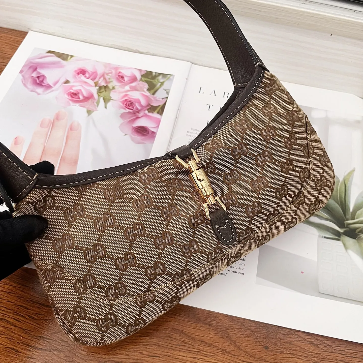 Gucci by Demna新系列 把的复古奢华玩出了新高度 腋下包 复古腋下背款