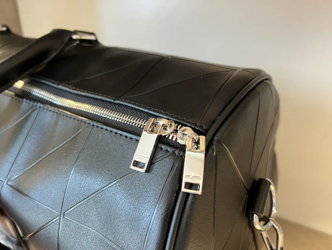 YSL 潮男必备旅行单品 压花系列旅行袋 定制五 大容量旅行款(數字8) YSL 潮男必备旅行单品 压花系列旅行袋 定制五 大容量旅行款(數字8)