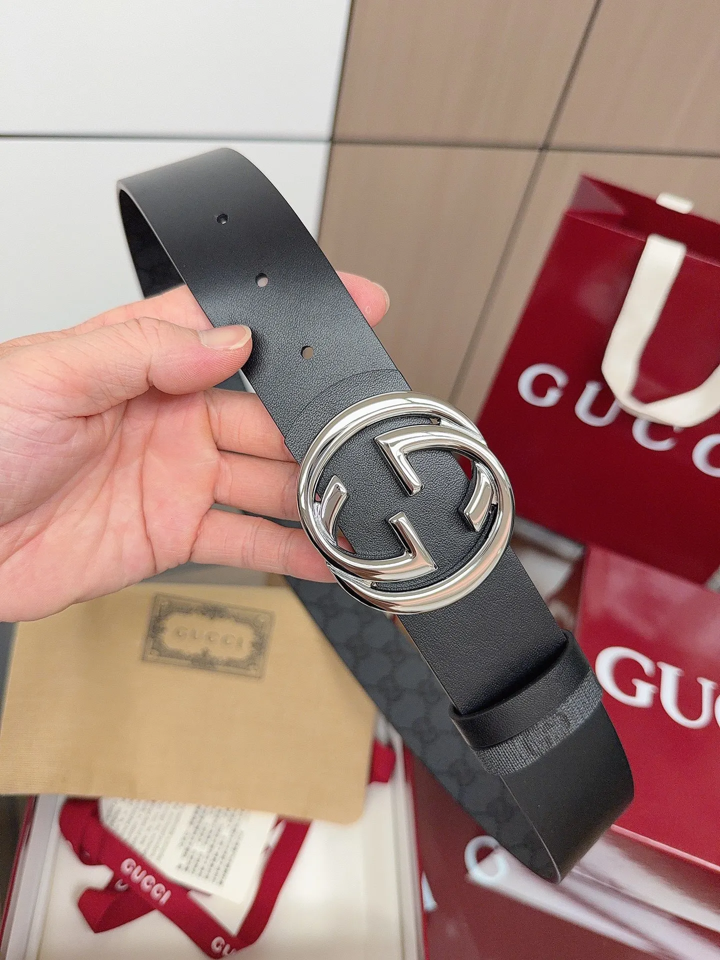 Gucci 双G扣牛皮腰带