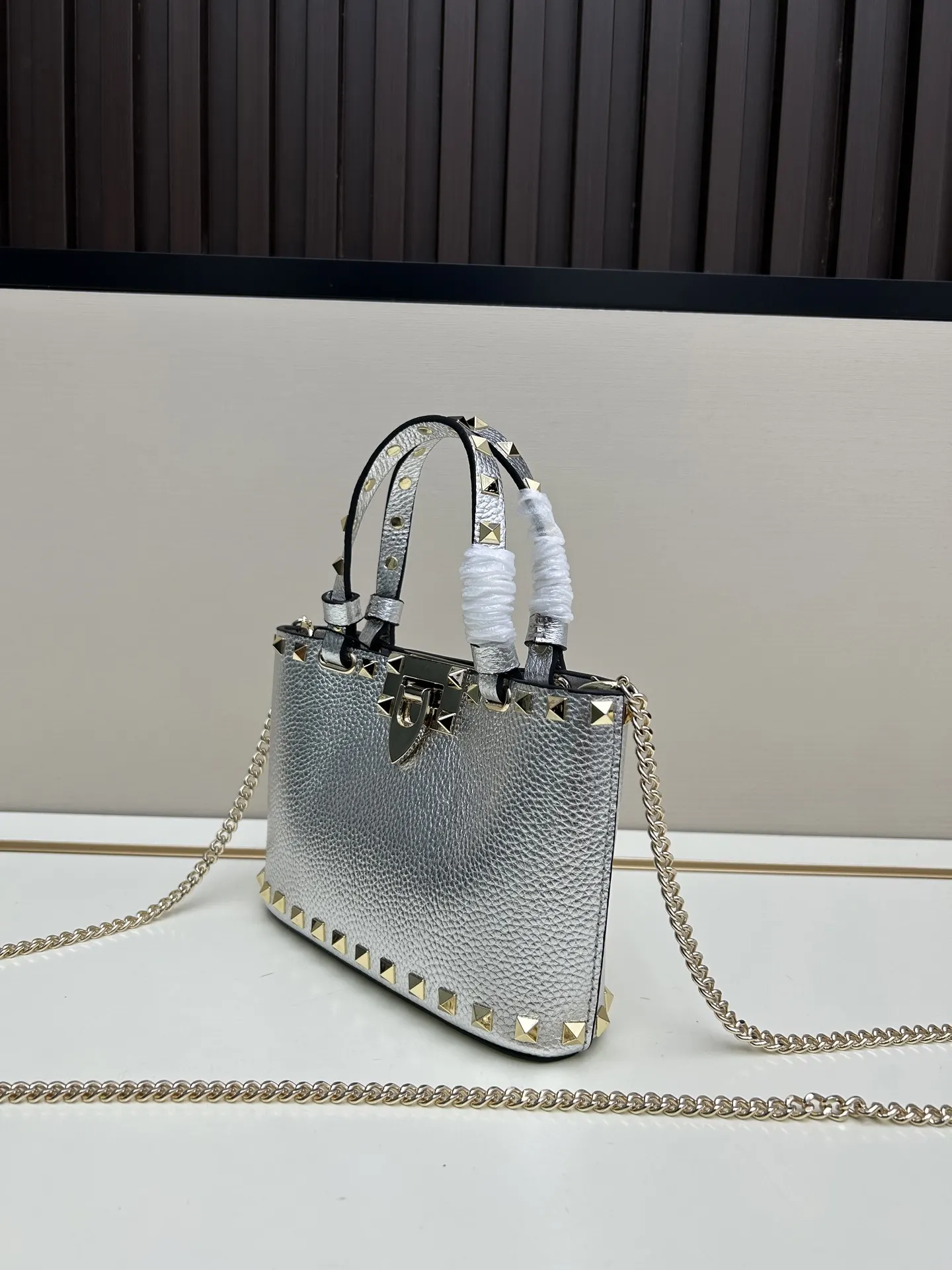 小牛皮 批 上架 VALENT鏈條包 精致鏈條款