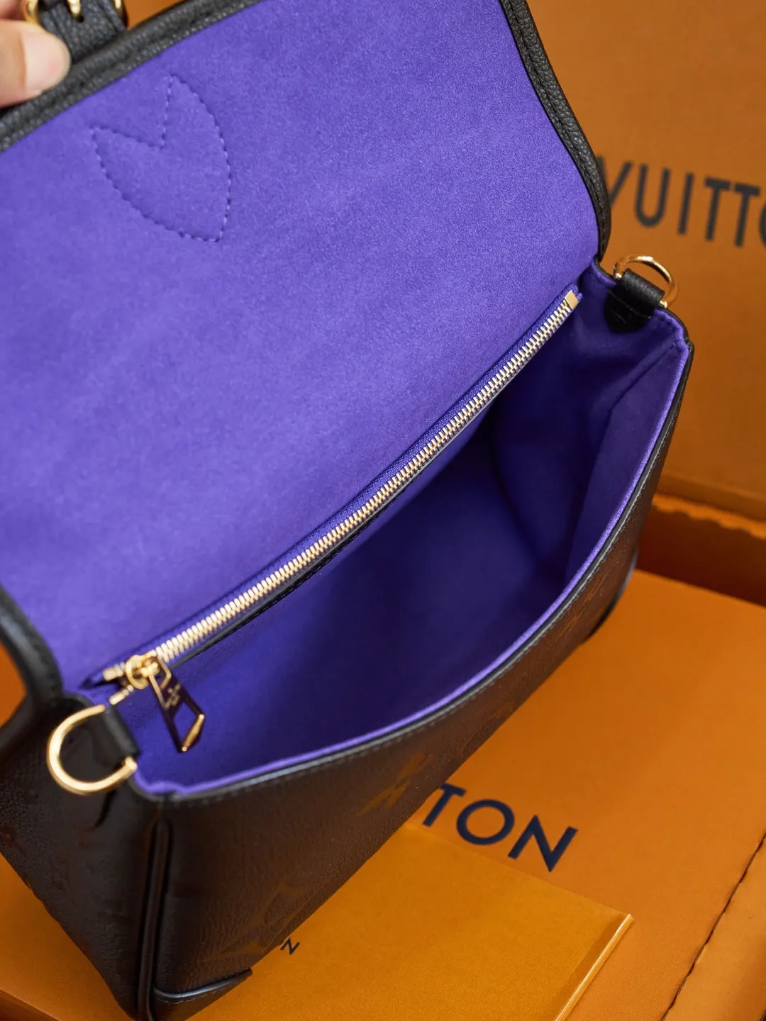 Louis Vuitton 黑色 Monogram 斜挎包