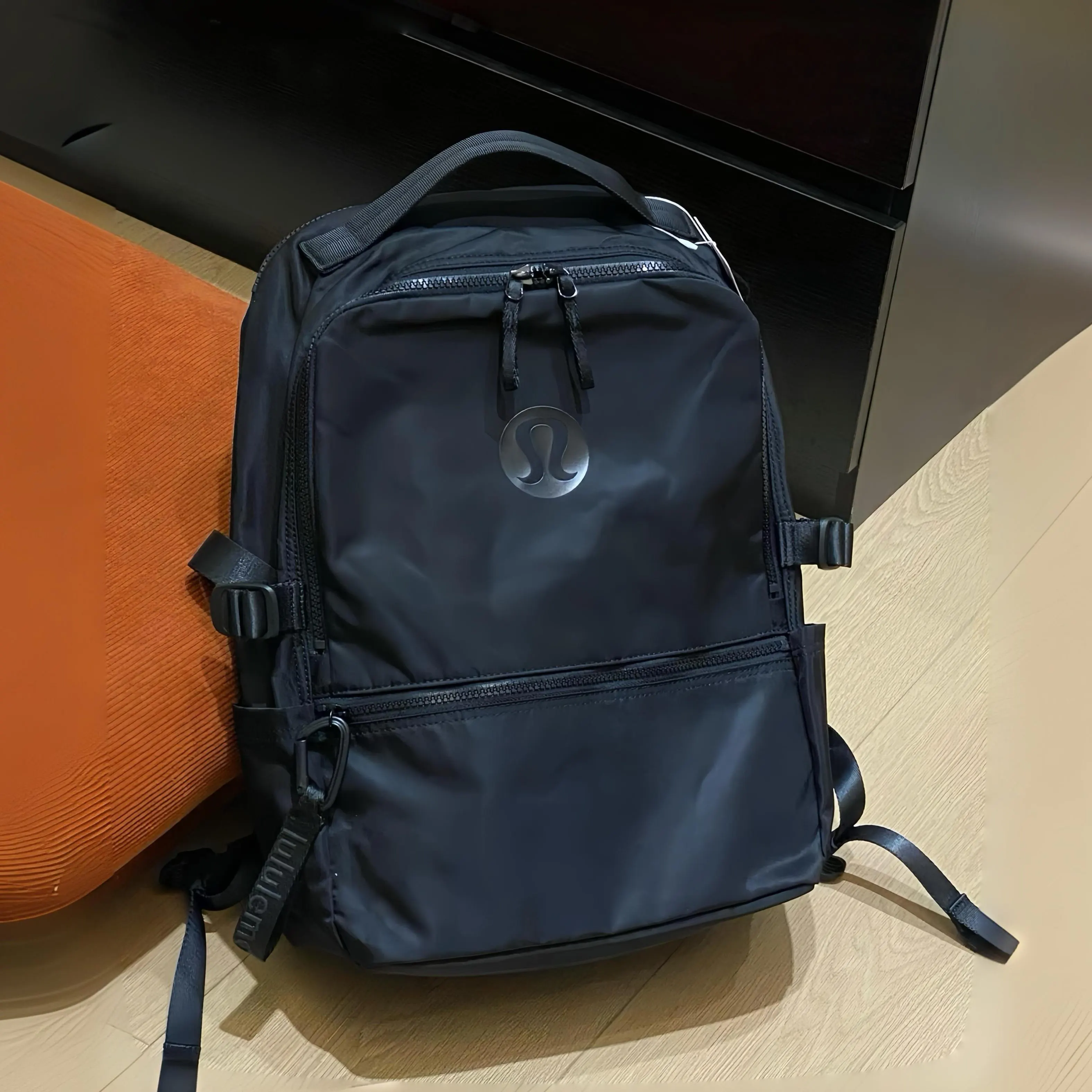 Black Shoulder Bag Image 9 Black Shoulder Bag Image 9