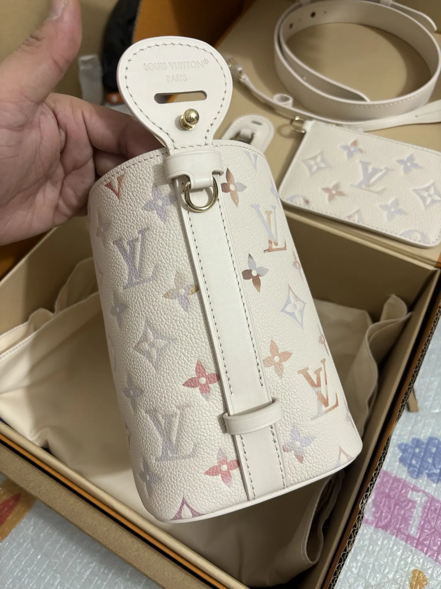 白色 水桶包 休闲水桶款