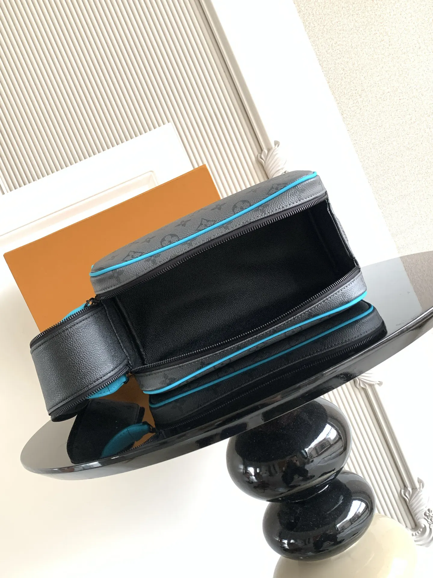 LV 牛皮 收纳包 旅行收纳款