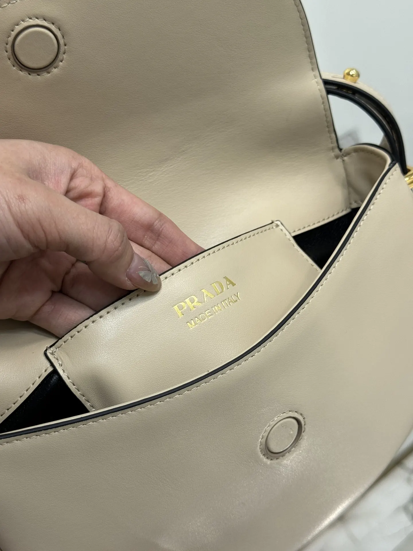 PRADA 牛皮 羊皮 斜挎包 日常通勤款