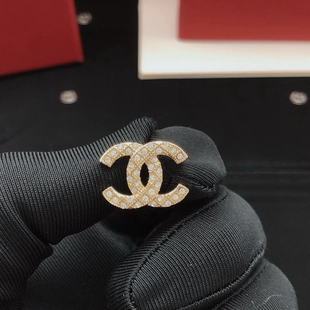 Chanel 双C 耳钉 小巧点缀 耳饰